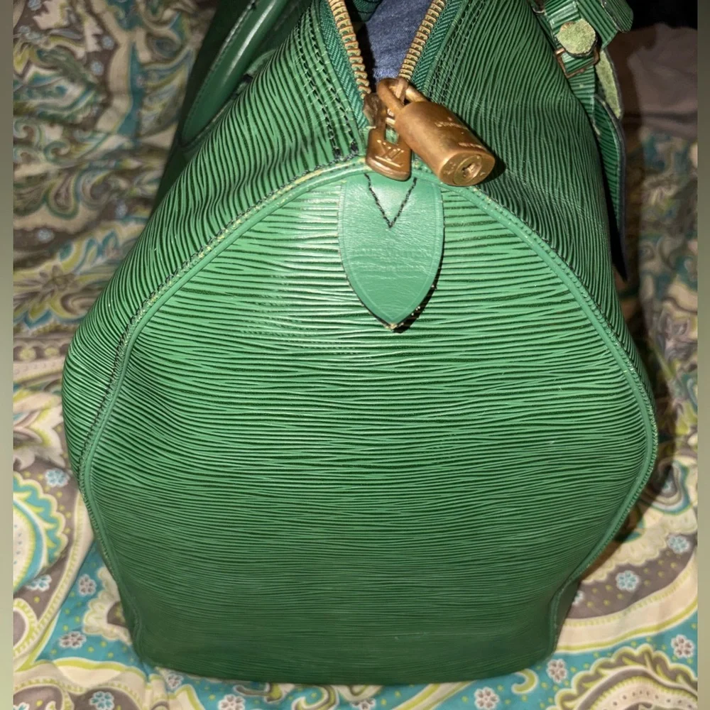 VTG Louis Vuitton Green Borneo Epi Keepall 55 Bundle - Picture 11 of 15